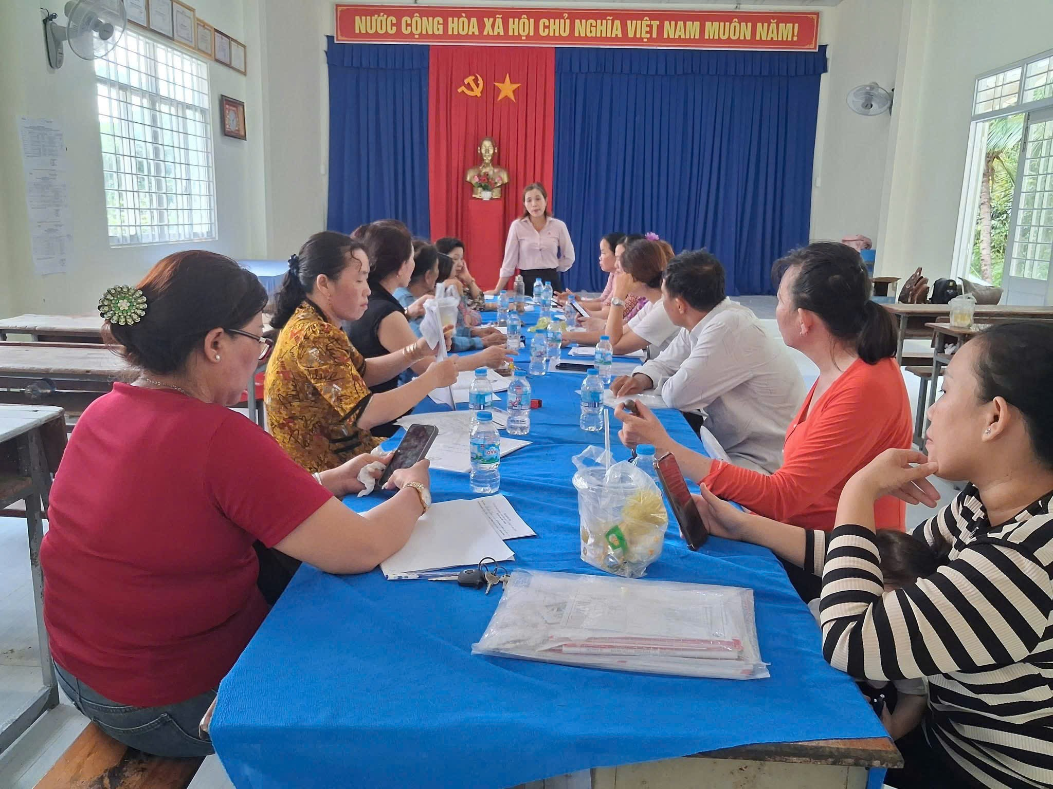 Phòng giao dịch Ngân hàng Chính sách xã hội Phú Túc tập huấn cho Ban quản lý Tổ Tiết kiệm và Vay vốn xã Tiên Thủy năm 2026
